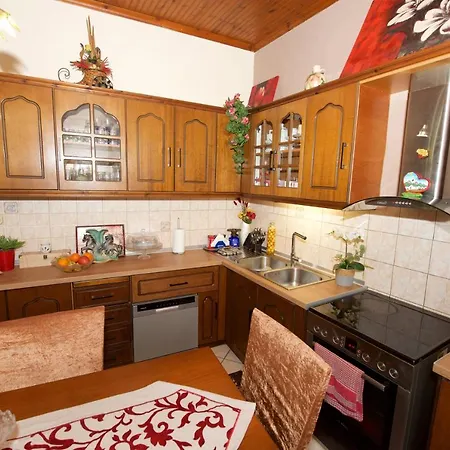 Apartment Deluxe Makrades